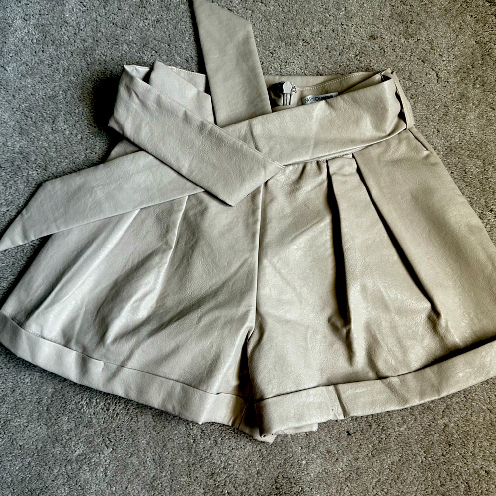 NWT Fashion Nova Faux leather shorts. Size medium.